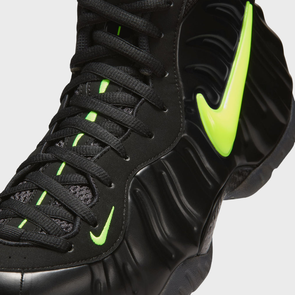 Nike Air Foamposite Pro - Black / Voltage Yellow