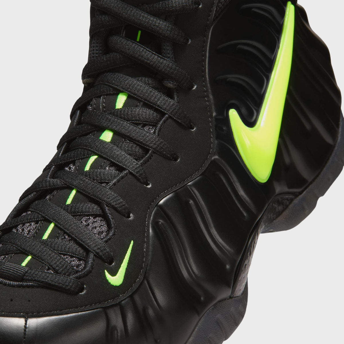 Nike Air Foamposite Pro - Black / Voltage Yellow