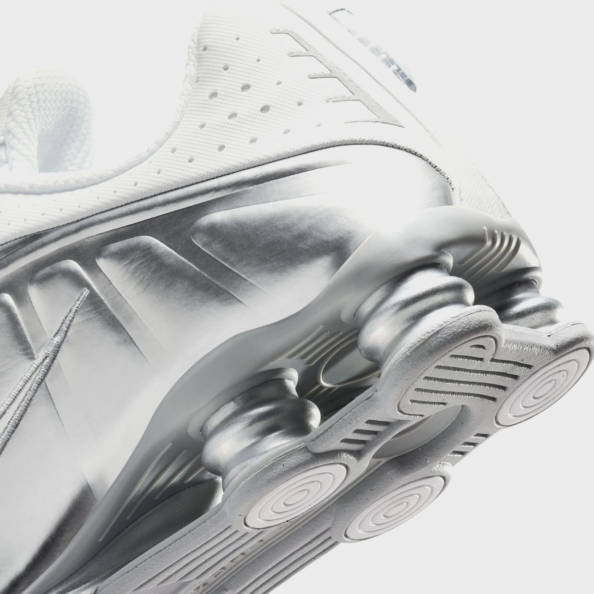 Nike Shox R4 SE - Metallic Silver / White / Off-White