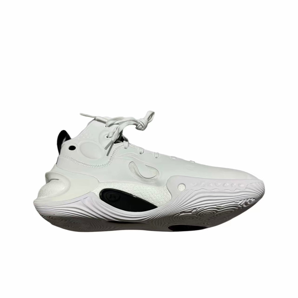 LiNing Yushuai 17 ‘White Black’