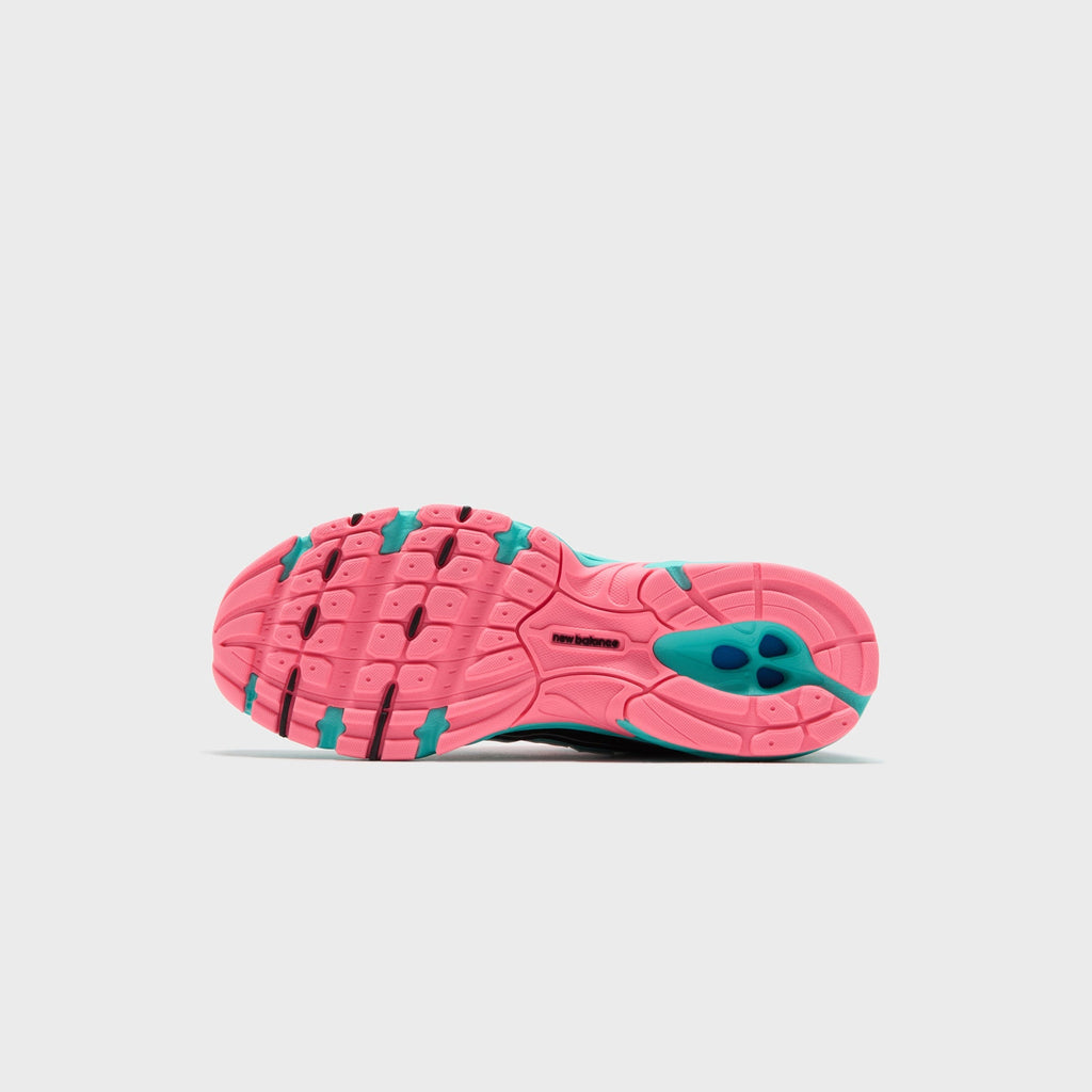 New Balance 740 - Cyber Jade / Black / Pink