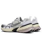 V2K Run - Summit White/Metallic Silver