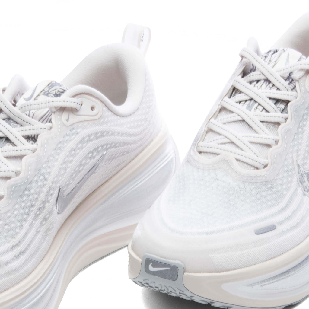 Women's Vomero Plus SE - Phantom/Grey Fog/Light Smoke Grey/Summit White
