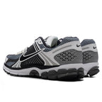 Zoom Vomero 5 SE SP - Dark Grey/Black/White/Sail