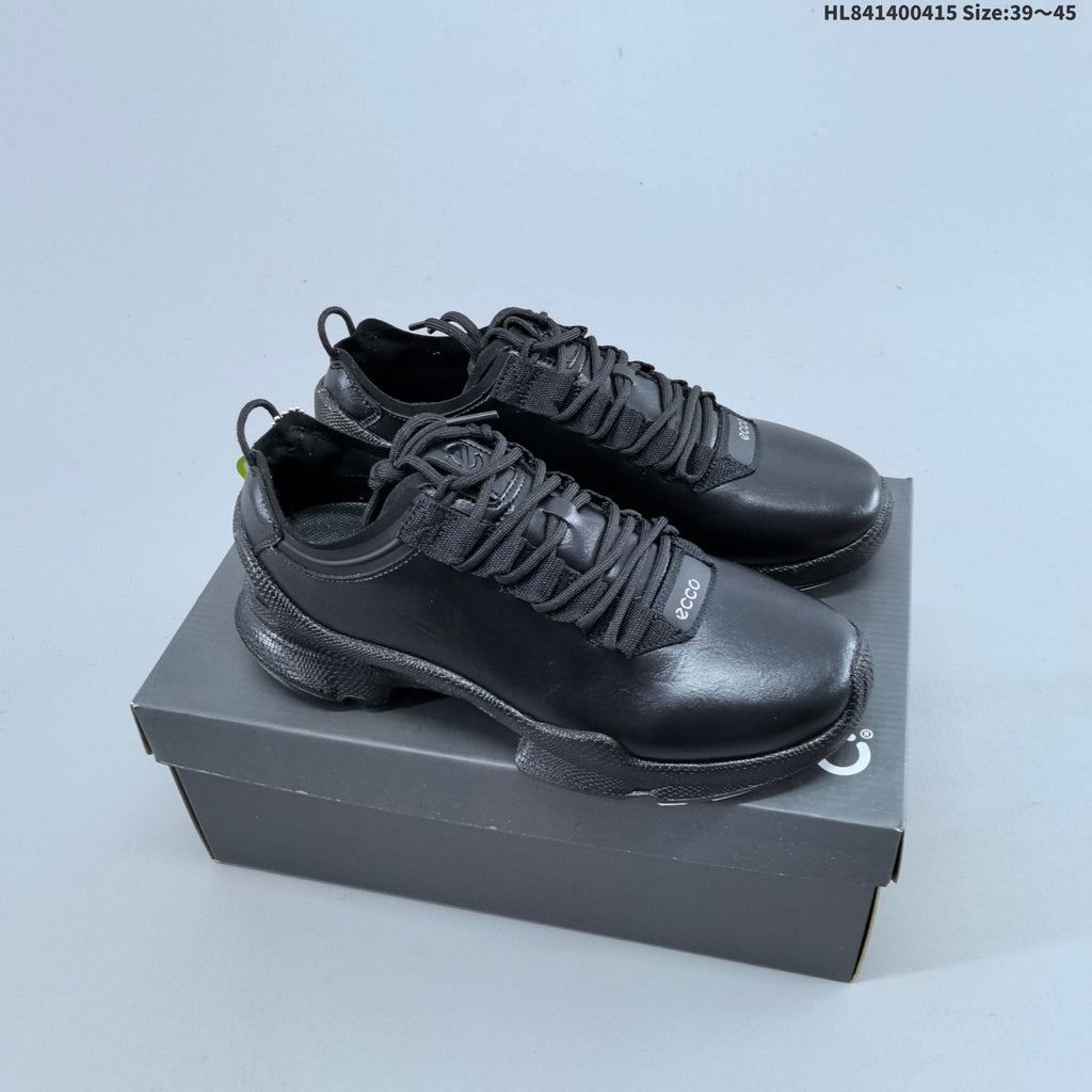 ECCO Men's Black Casual Sneakers with Lace-Up Design