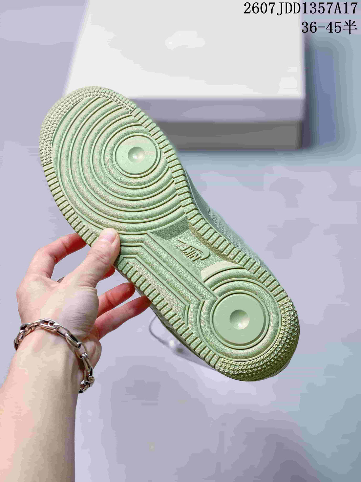 Nike Air Force 1 ’07 Low Green Sneakers