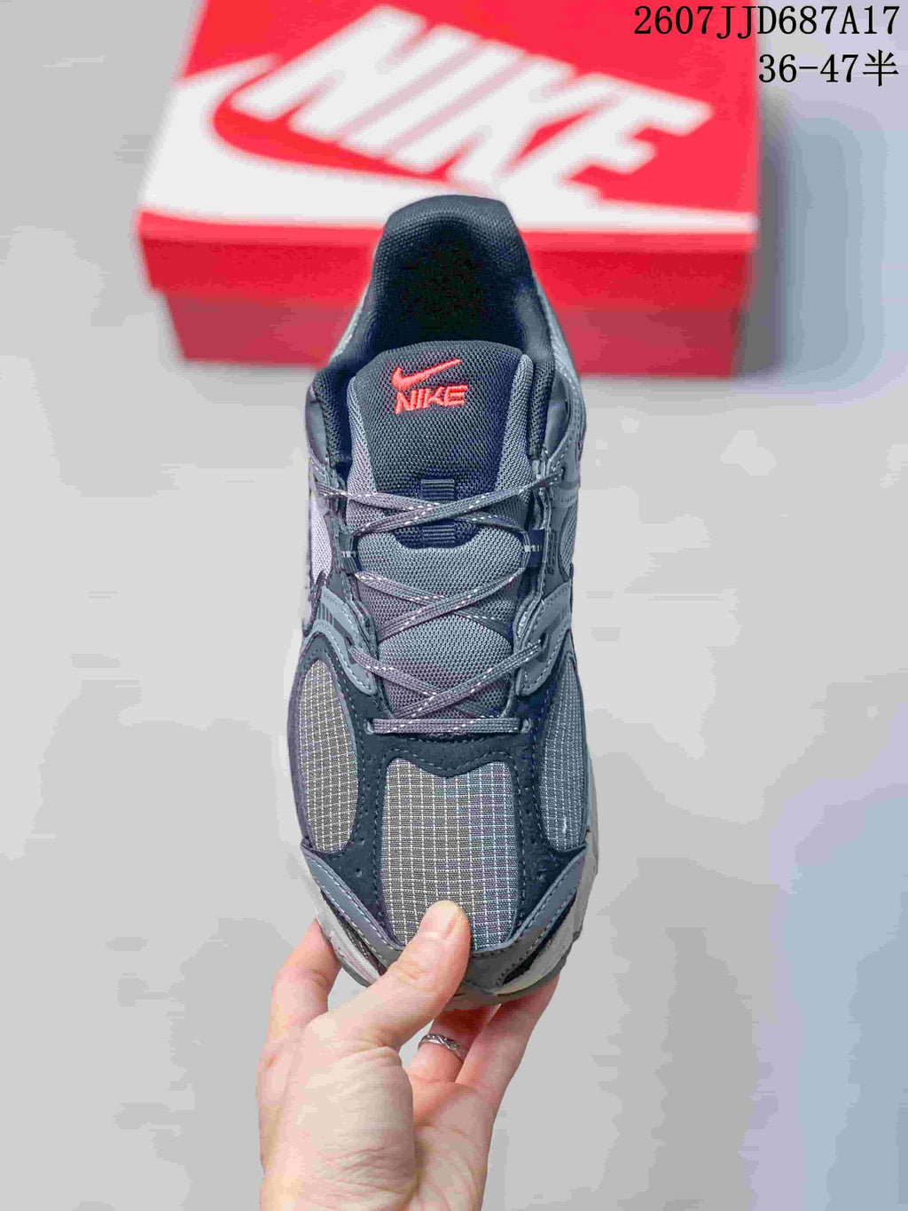 Nike V5 RNR Gray Low-Top Casual Sneakers