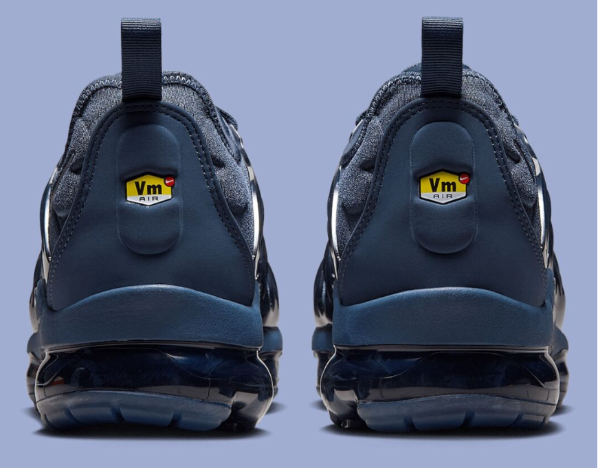 Nike Air VaporMax Plus Sneakers in Dark Navy