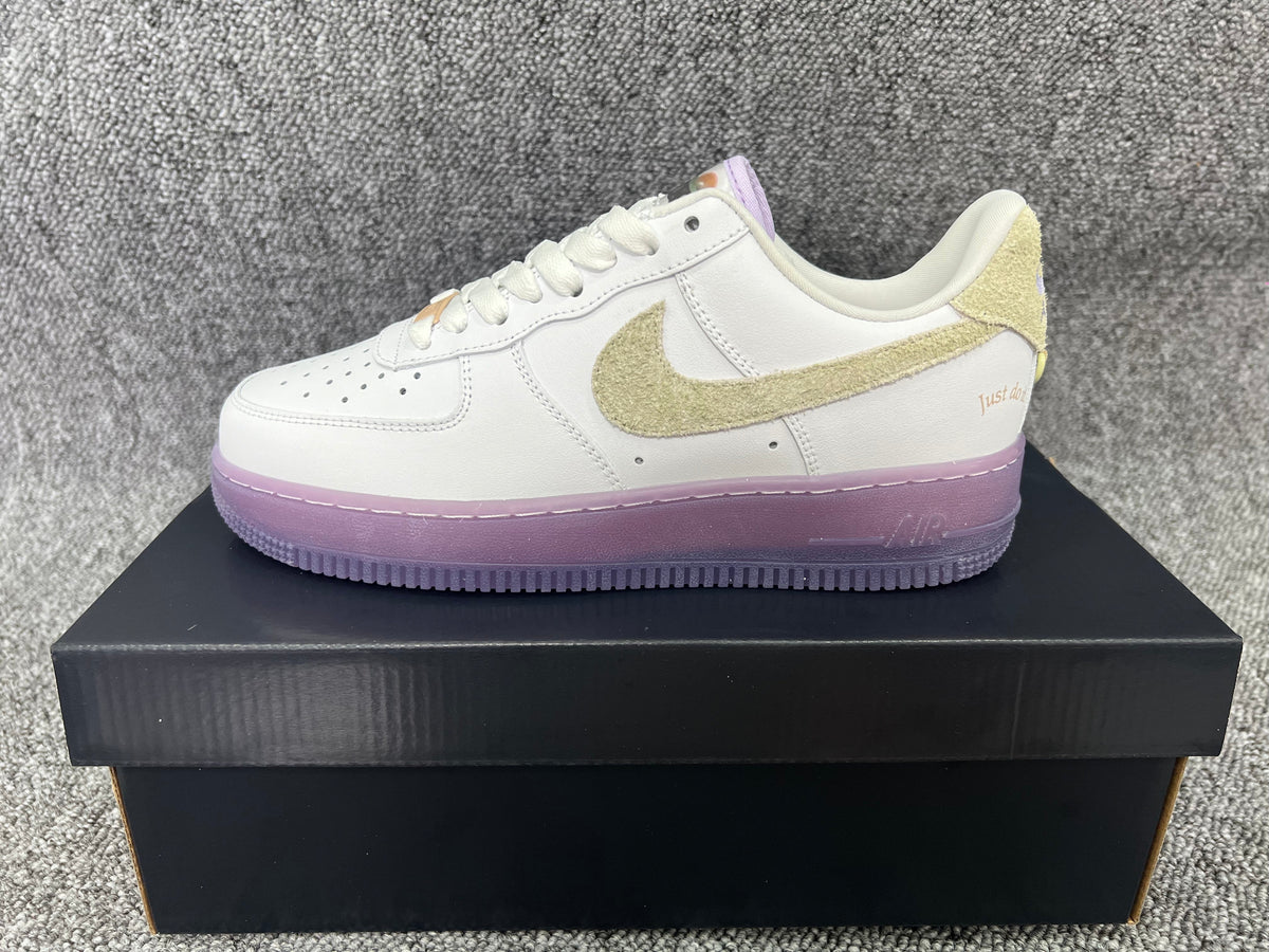 Nike HF5719-139 Low-Top Sneakers in White and Lavender