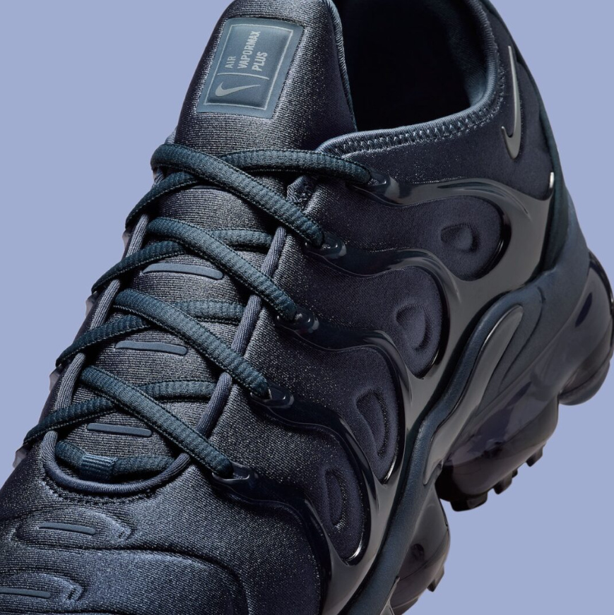 Nike Air VaporMax Plus Sneakers in Dark Navy