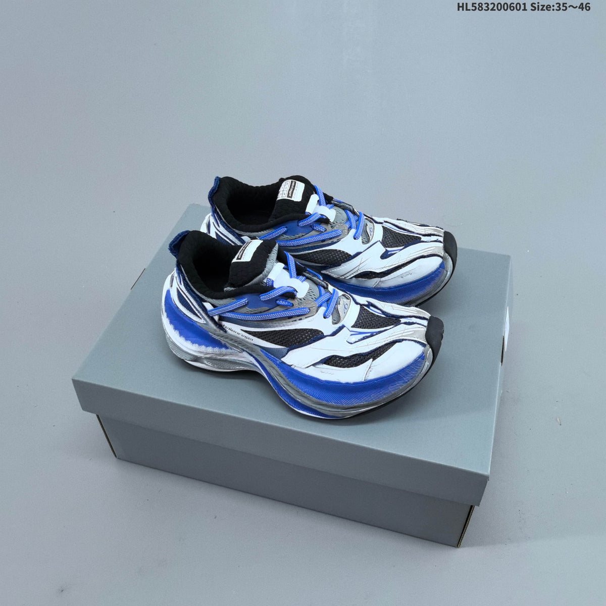 Balenciaga 6XL Extreme Laces Low-Top Sneakers