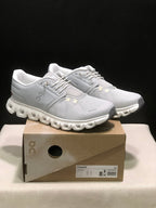 On Cloud 6 Gray and White Sneakers