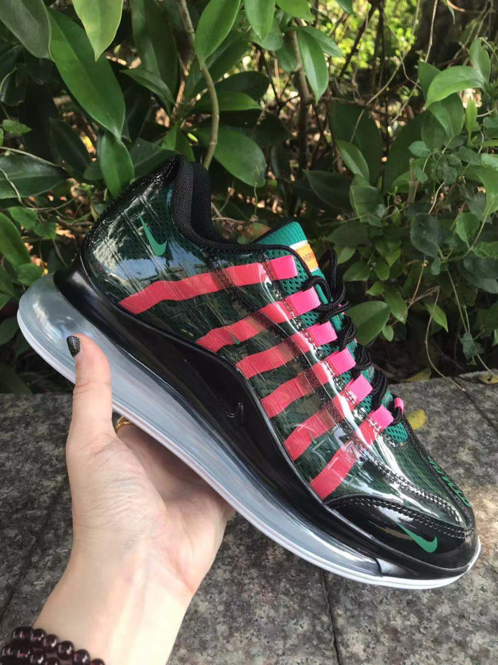 Nike Air Max 720 Sneakers in Green, Black and Pink