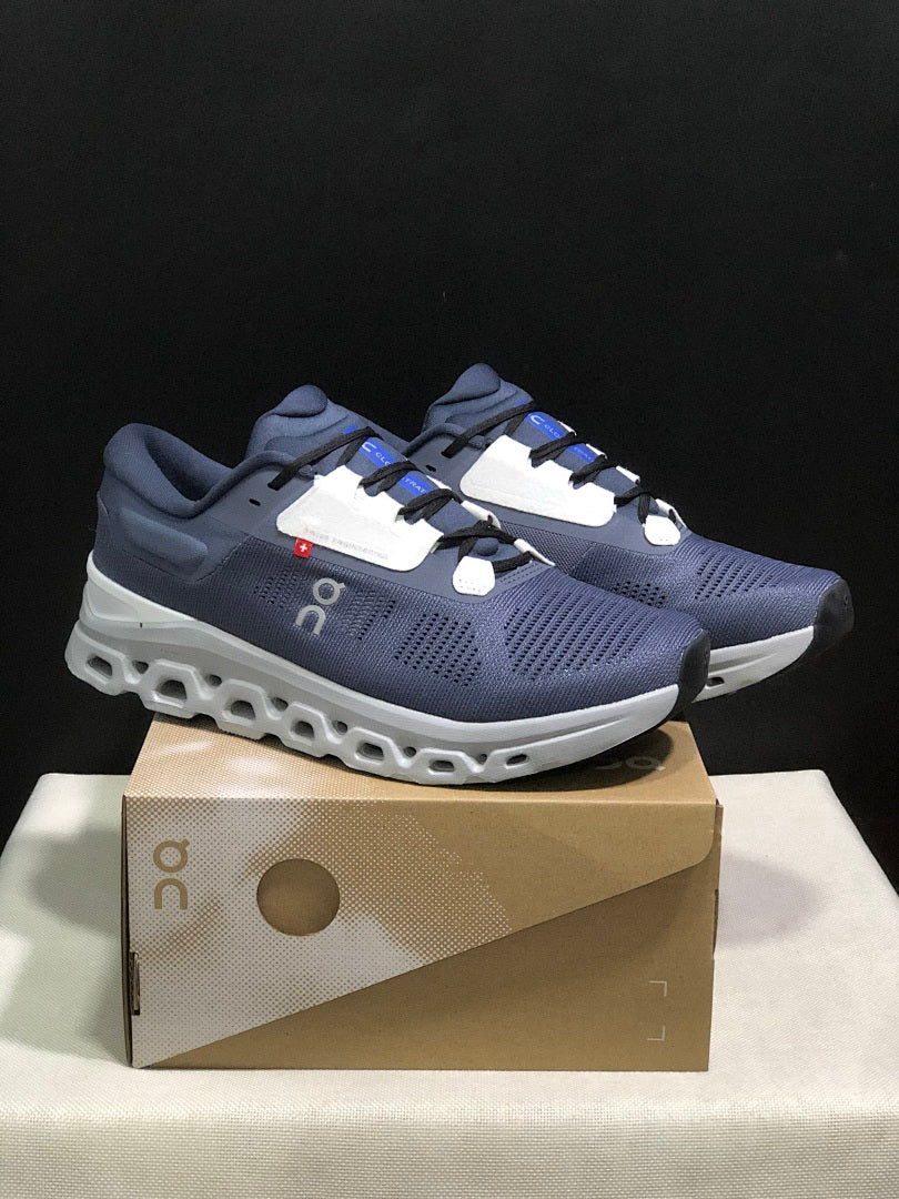 On Cloudstratus 3 Running Shoes in Navy Blue
