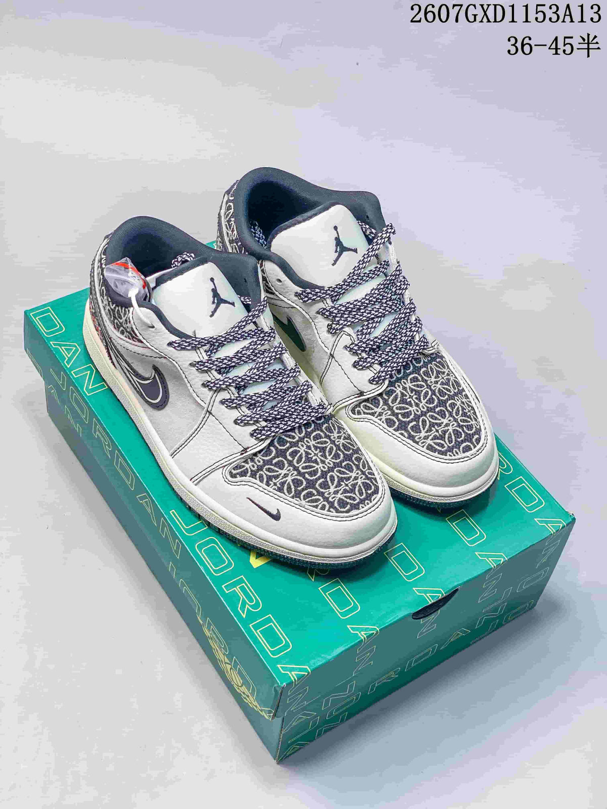 Nike SB Dunk Low White Grey Navy Sneakers QL1988-0