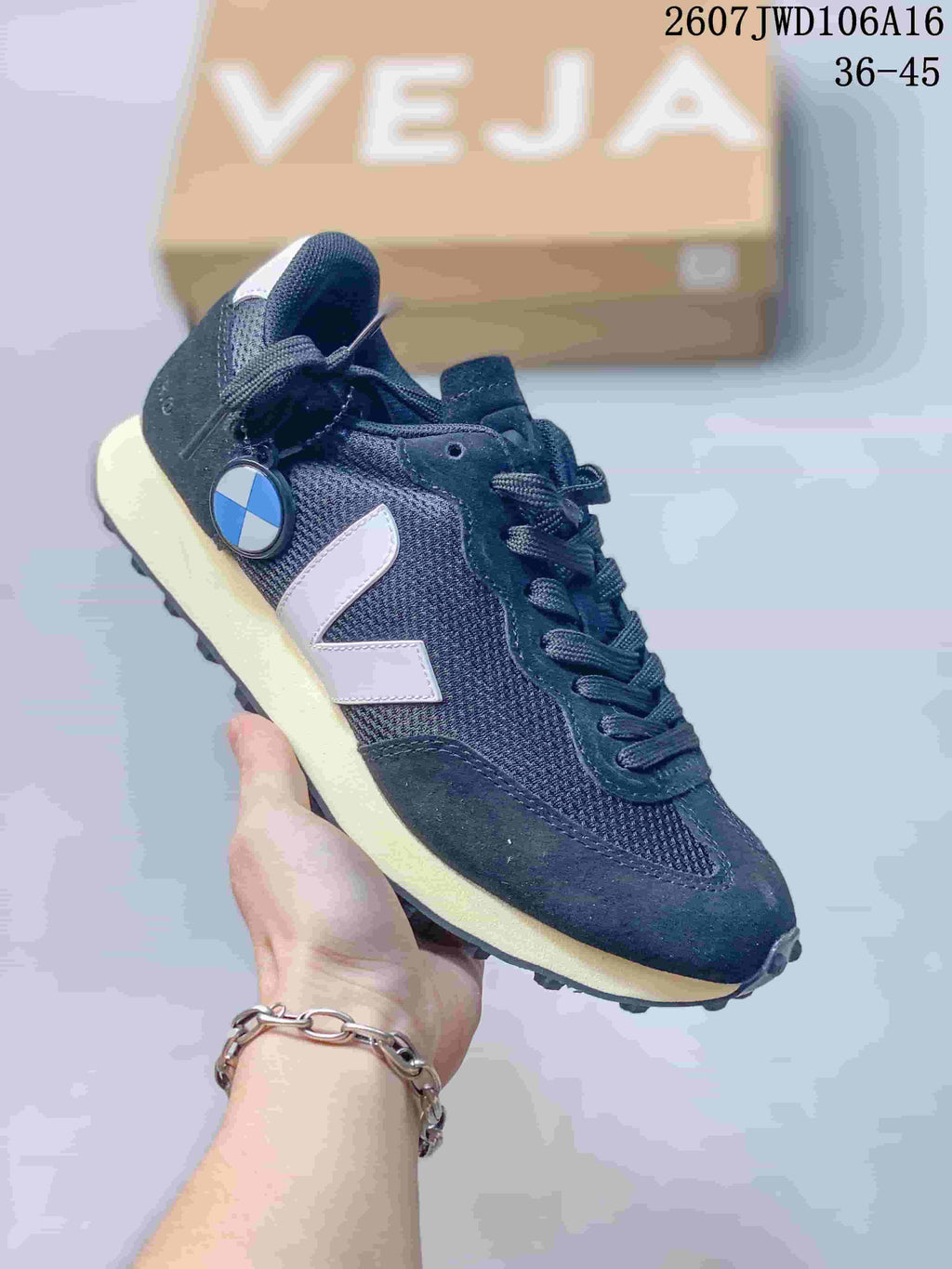 VEJA Rio Branco Alveomesh Sneakers