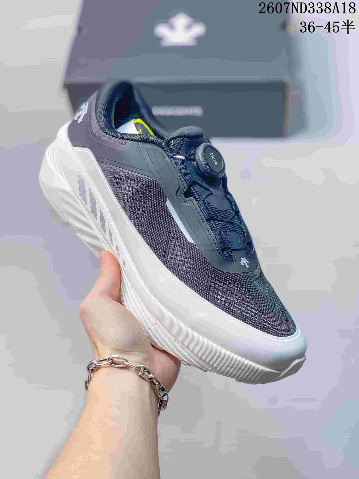 Descente D.F. Wire 3.0 Sneakers in White and Black