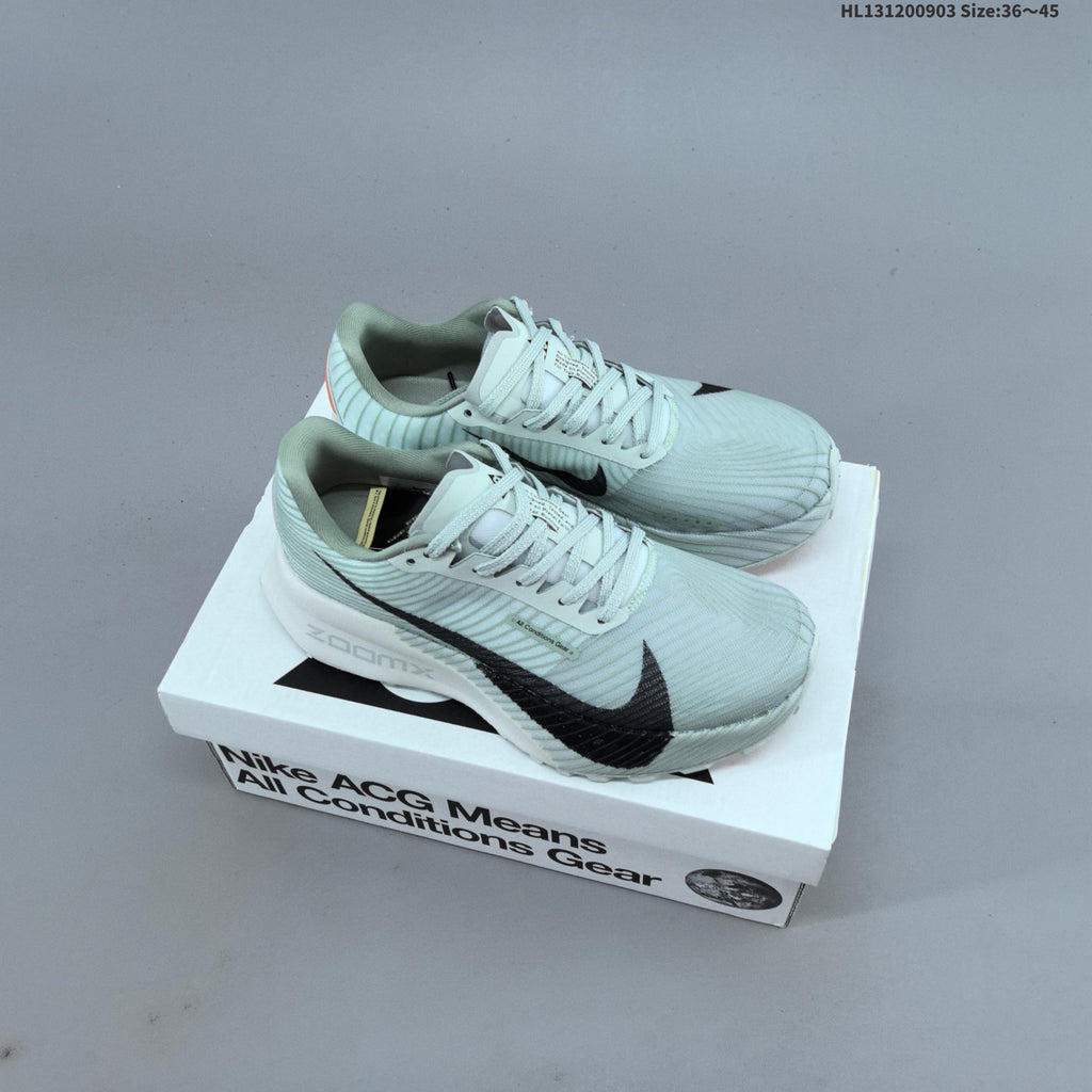 Nike ACG Mountain Fly Sneakers