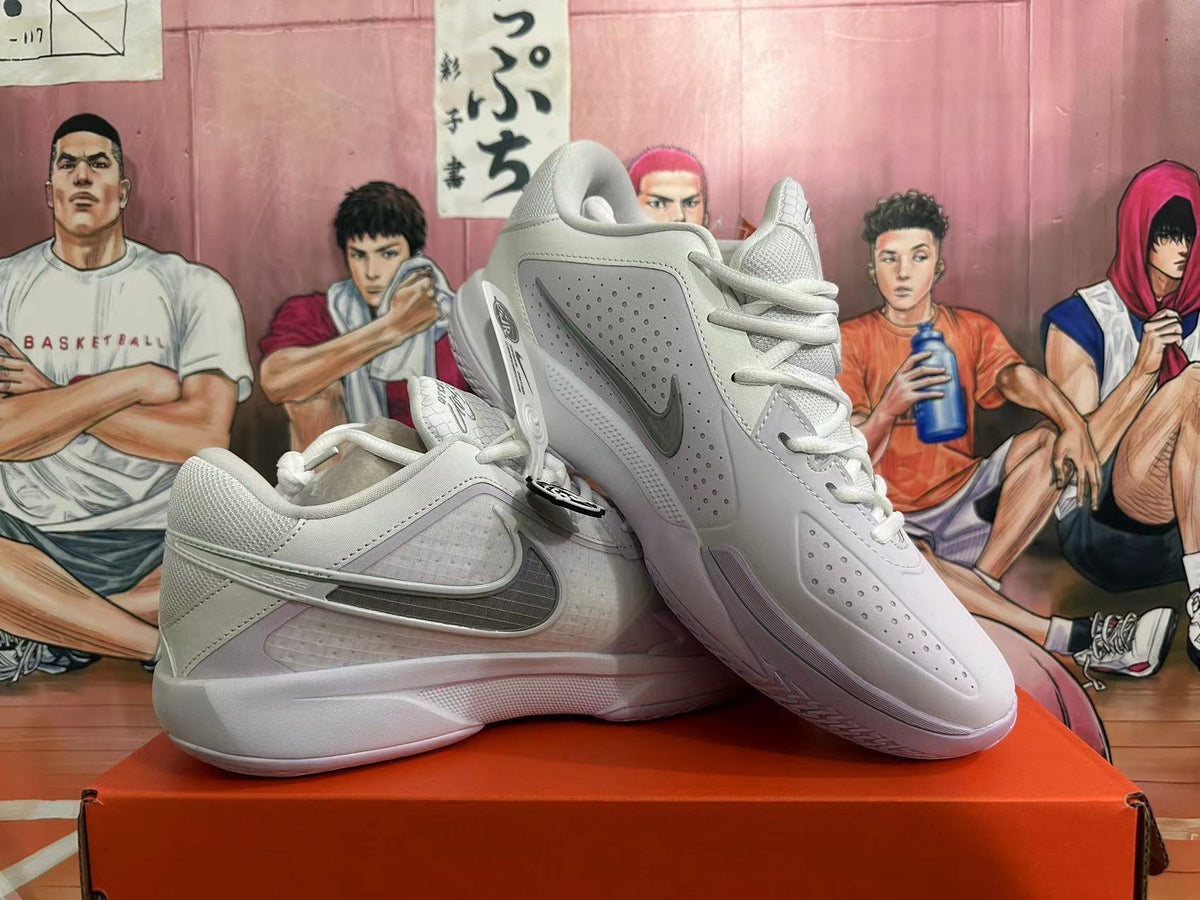 Nike Basketball Shoes in White and Purple