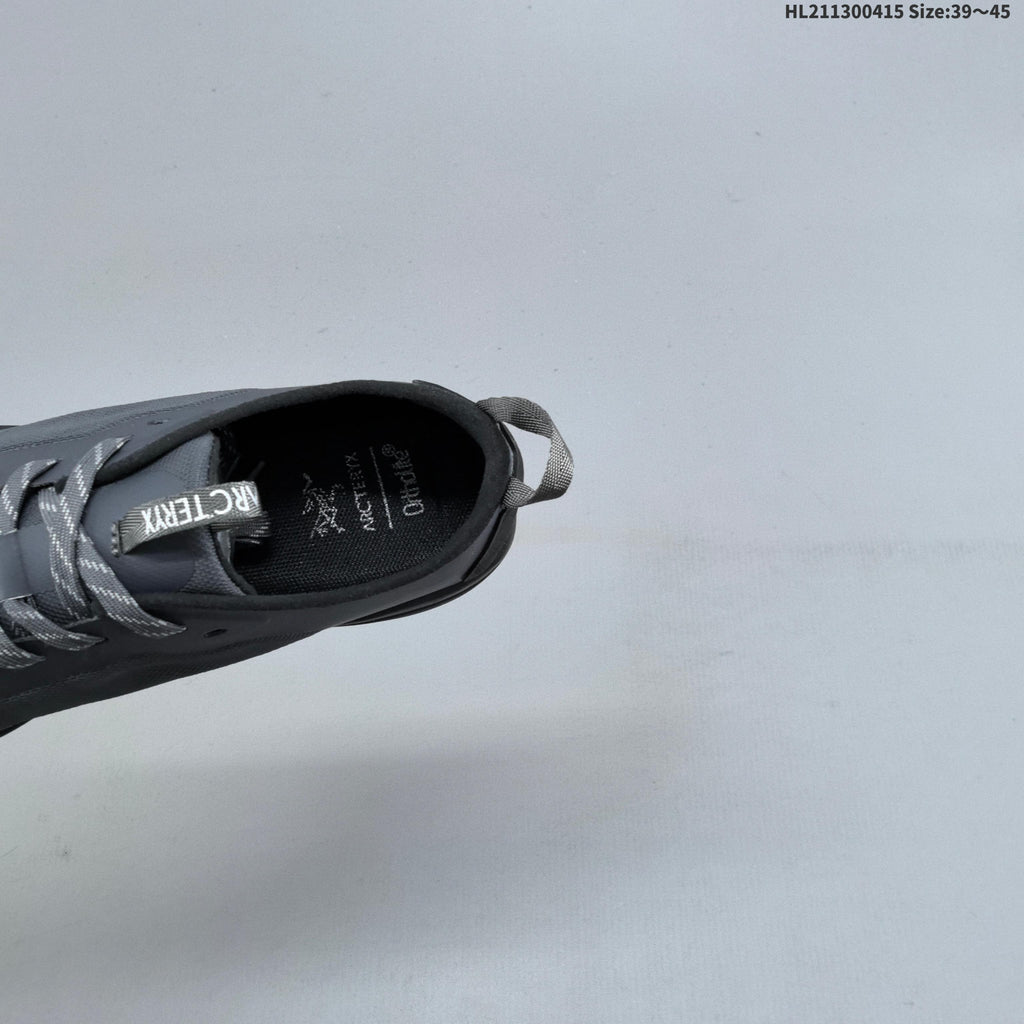 Arc'teryx Konseal LT Hiking Shoes in Charcoal Gray