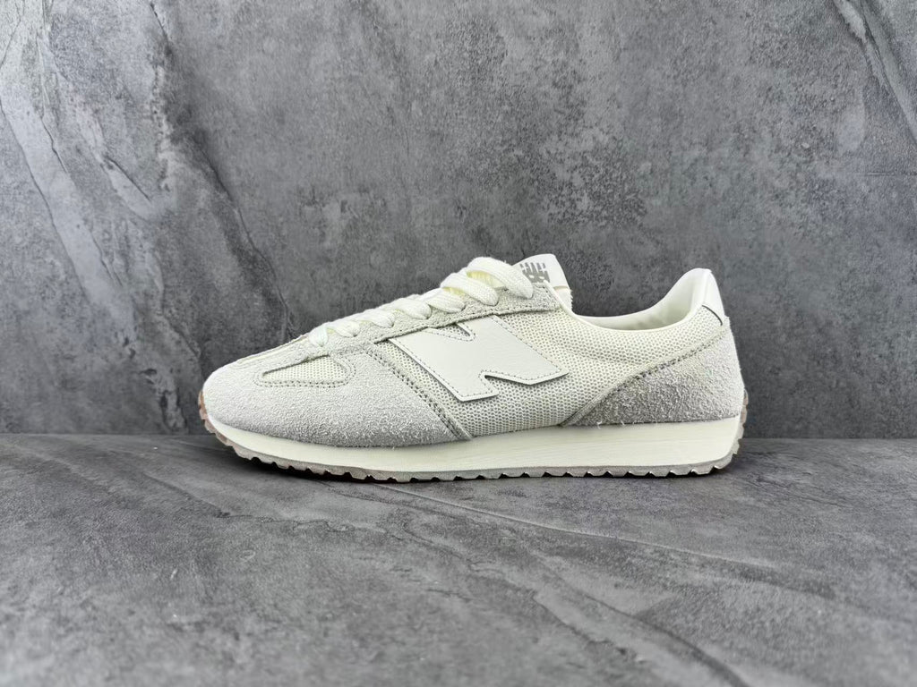 New Balance Low-Top Sneakers in Cream and Light Gray