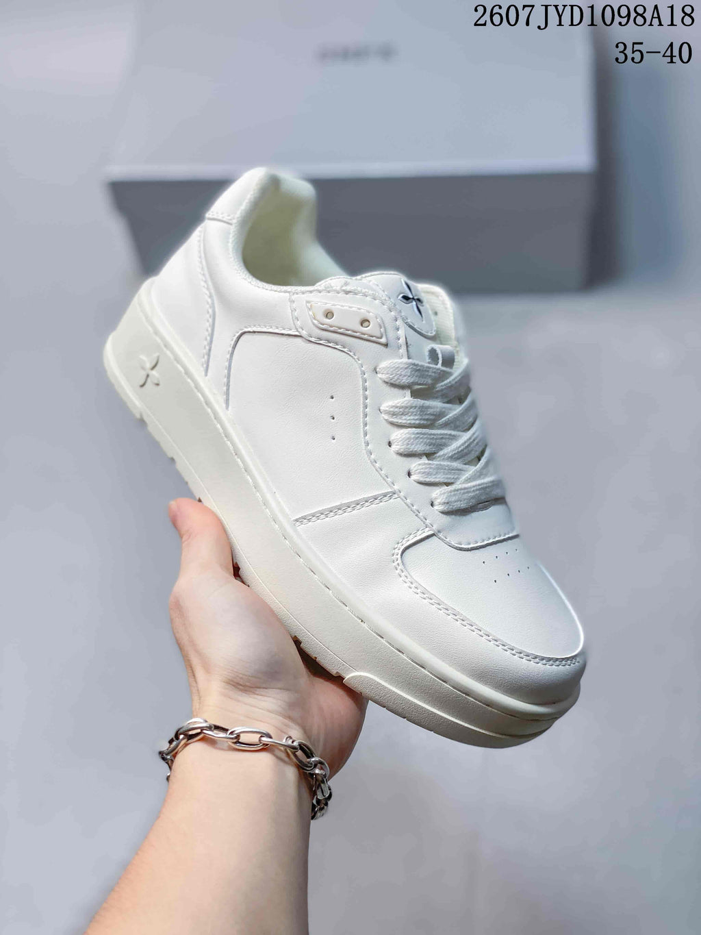 SMFK 711580EWO White Low-Top Sneakers