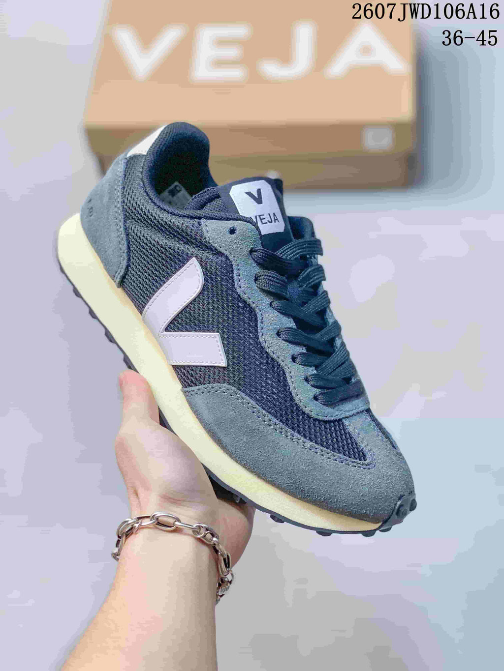 VEJA Rio Branco Alveomesh Sneakers