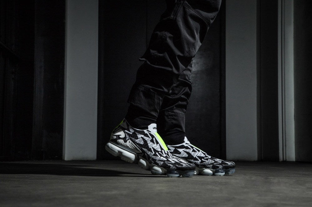 Nike Air VaporMax Moc 2 Acronym Black White Volt AQ0996-001