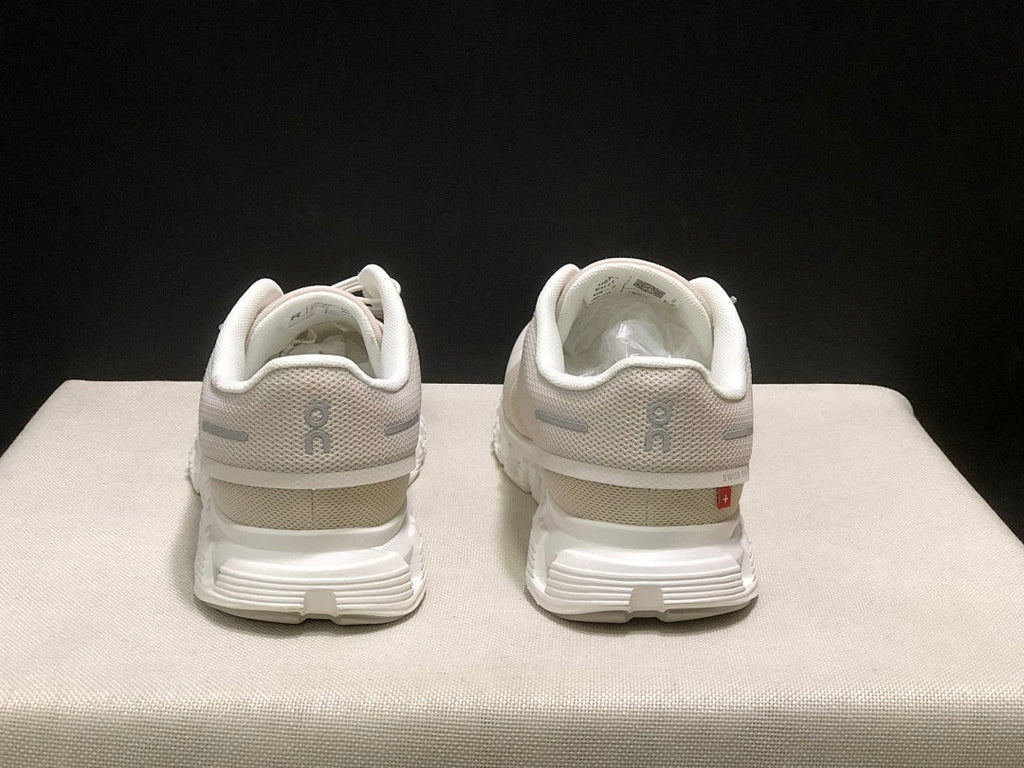 On Cloud 6 Sneakers in Pearl White