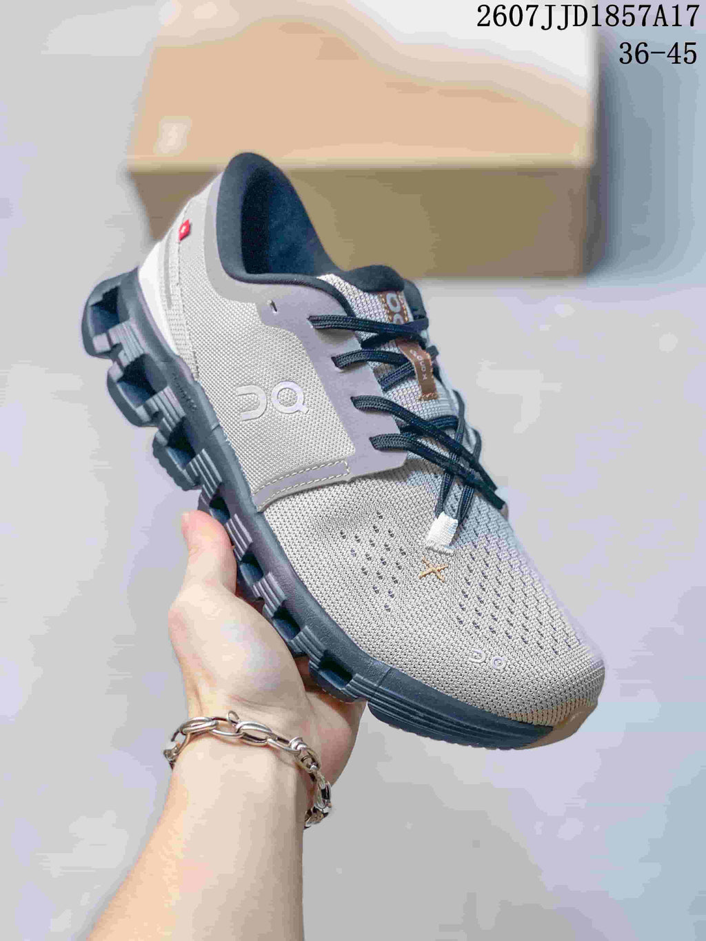 On Cloud X 4 Low-Top Sneakers