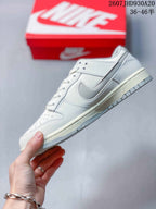 Nike Dunk Low Sneakers Beige 07JHD930A20