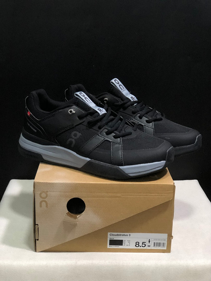 On The Roger Clubhouse Pro Black Sneakers