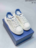 Dior White and Blue Low-Top Sneakers 2607GDD605A15