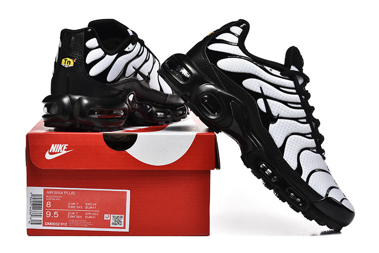 Nike Air Max Plus White and Black Sneakers DM0032-012