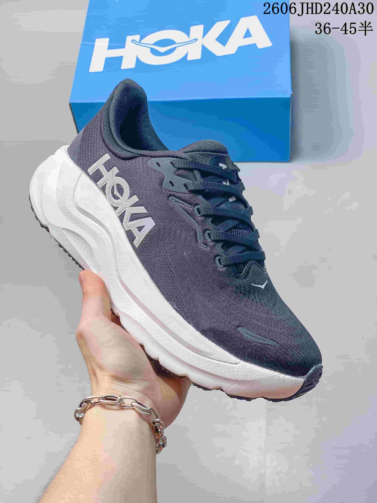 HOKA Arahi 8 Wide Running Shoes