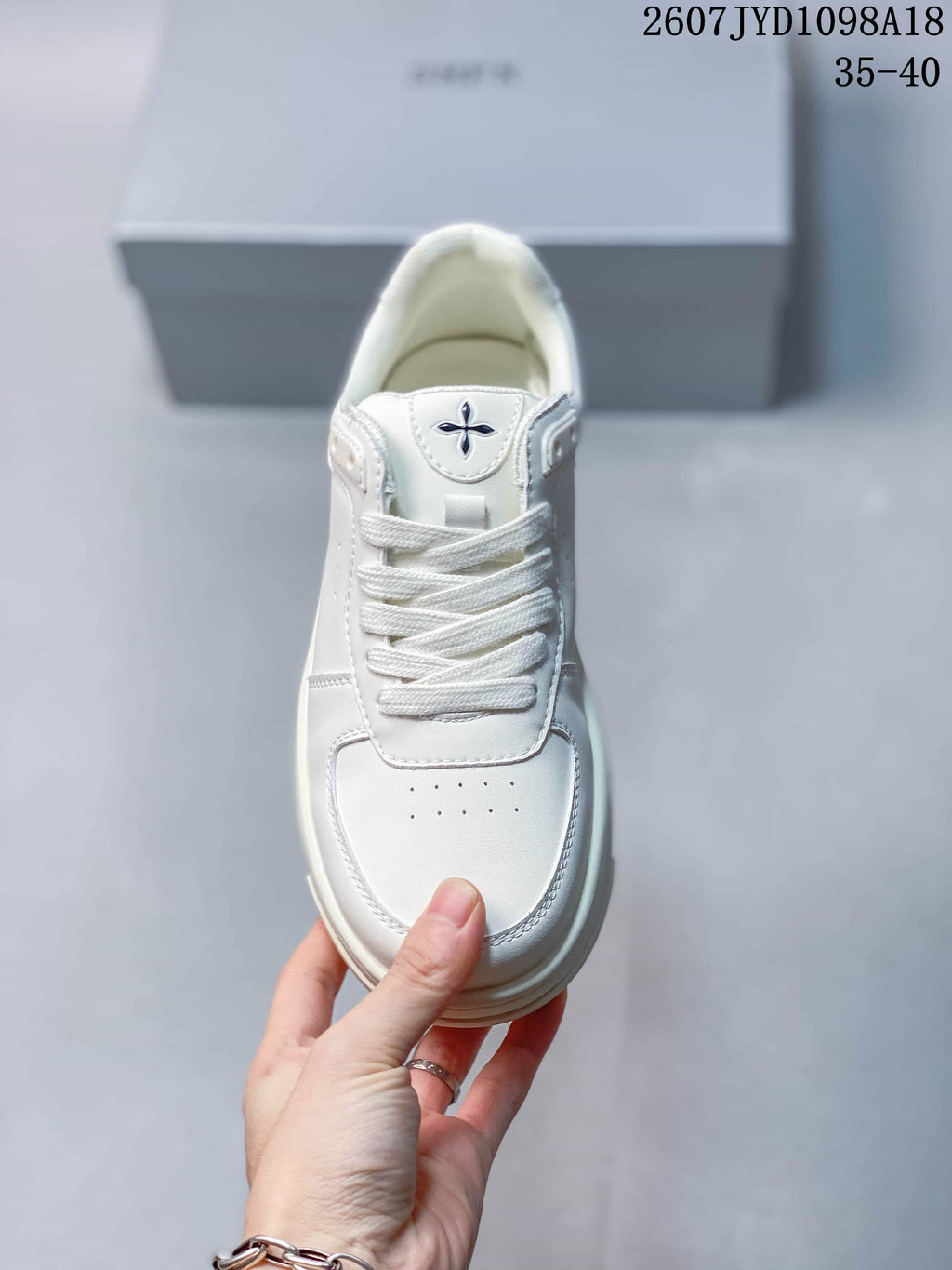 SMFK 711580EWO White Low-Top Sneakers