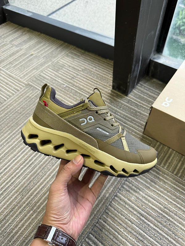 On Cloudhorizon Hiking Sneakers in Olive Green