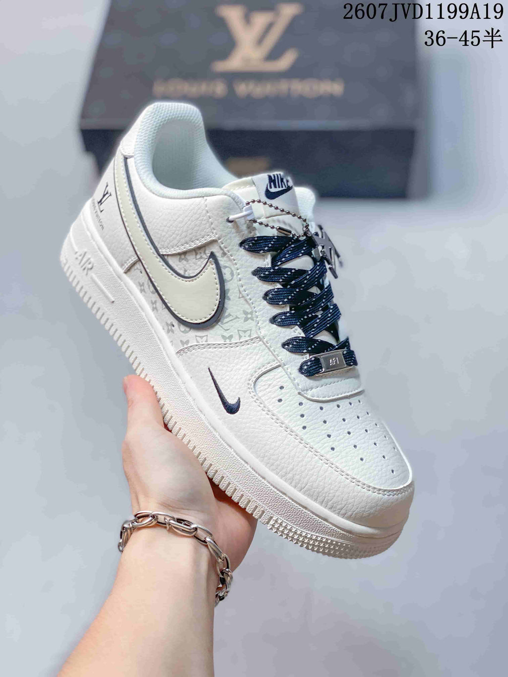Nike Air Force 1 Low White Sneakers 711790ORO